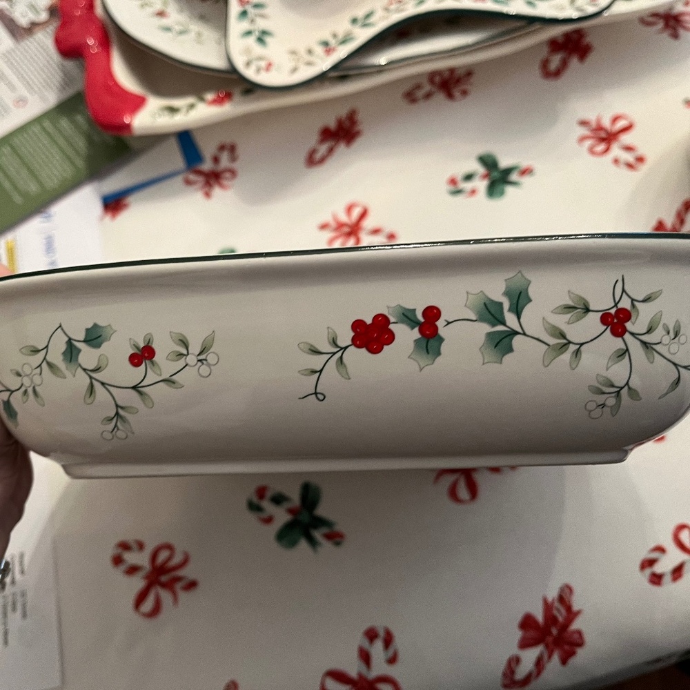 Pfaltzgraff Winterberry 8" square baker